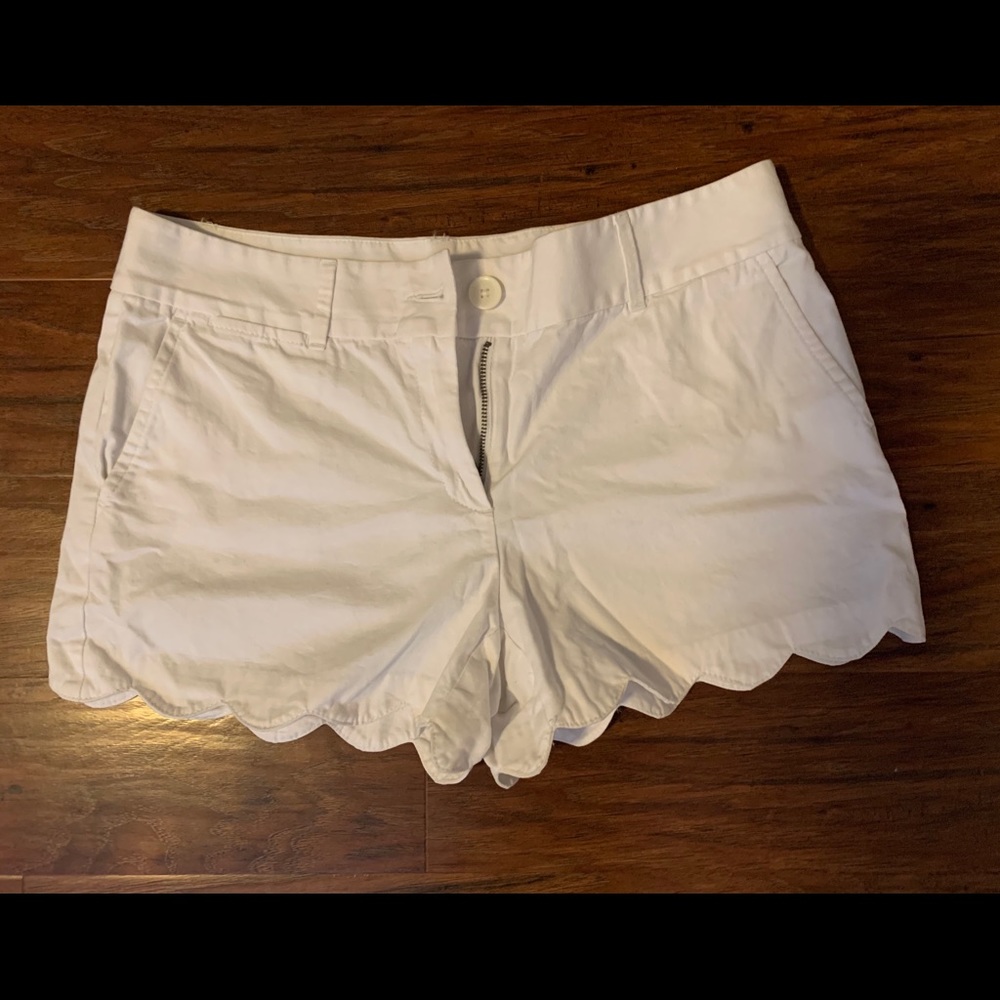 Loft scalloped hem shorts